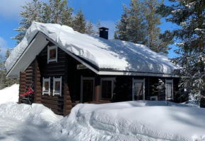 Ruska 2, Ylläs, Äkäslompolo - Log Cabin with Lake and Fell Scenery